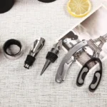 Tire-bouchon élégant avec divers accessoires pour amateur de vin
