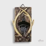 Décapsuleur mural en bois avec motif de chasse