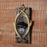 Accessoire mural en bois pour ouvrir les bouteilles