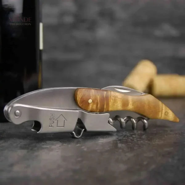 Accessoire de bar marron, idéal pour cocktails et apéritifs
