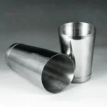 Accessoire bar essentiel, shaker argenté pour cocktails variés