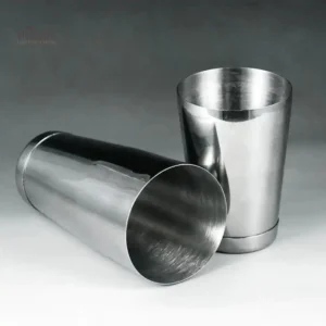 Accessoire bar essentiel, shaker argenté pour cocktails variés