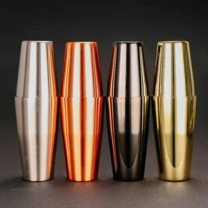 Shaker cocktail noir au design moderne et fonctionnel