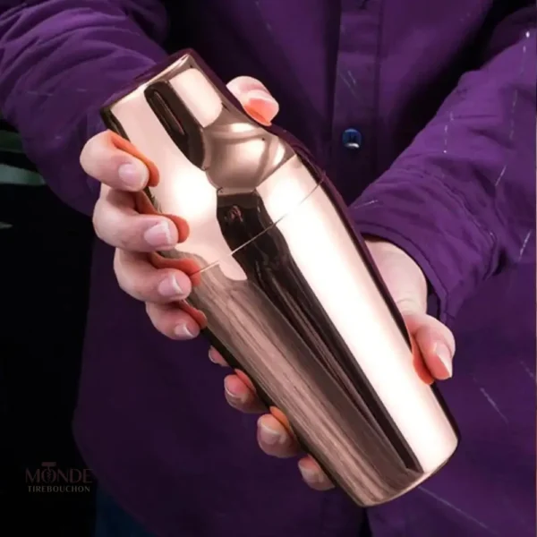 Shaker stylé pour cocktails, finition cuivrée moderne