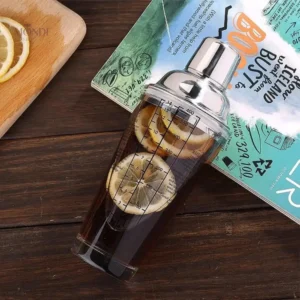 Accessoire de mixologie, shaker cocktail en verre pratique