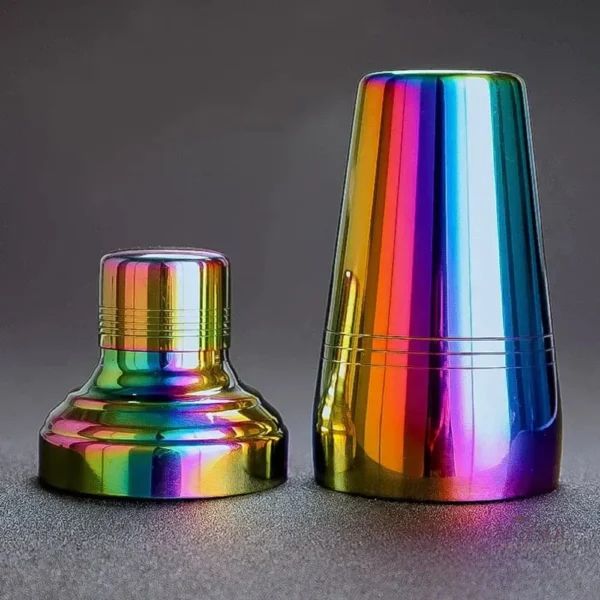Outil de mixologie, shaker coloré pour boissons