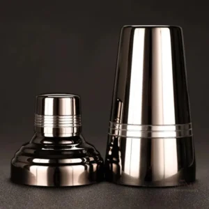 Shaker noir pour cocktails, design élégant et fonctionnel