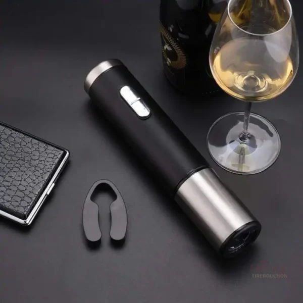 Tire-bouchon électrique design, pratique pour les amateurs de vin