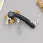 Accessoire œnologique pratique pour ouvrir les bouteilles