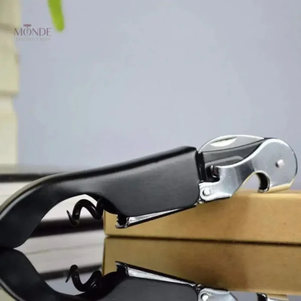 Accessoire de bar essentiel, tire-bouchon noir pour les amateurs de vin
