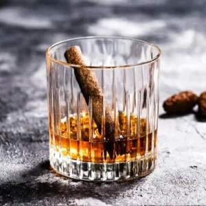 Verre à cocktail design pour servir des boissons classiques