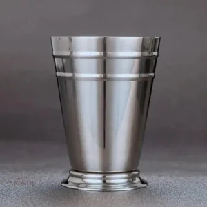 Verre cocktail stylé pour savourer vos mélanges sophistiqués