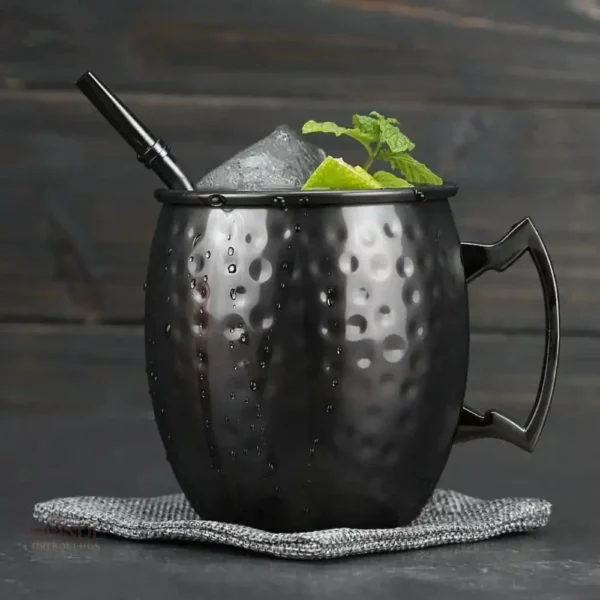 Verre à cocktail style Moscow Mule, finition noire raffinée