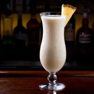 Verre cocktail Piña Colada élégant pour boissons fraîches